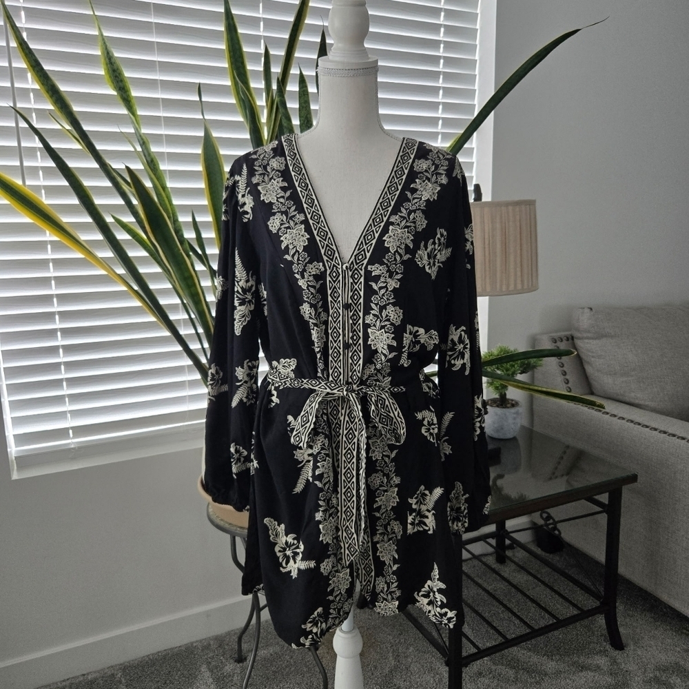 goa Beachwear by Japna Long Sleeve Romper. Size Large. Good preowned condition.